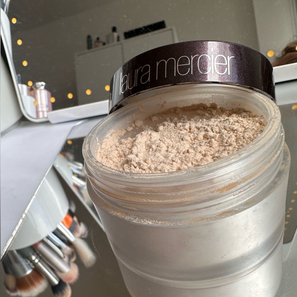 Laura Mercier Translucent Loose Setting Powder